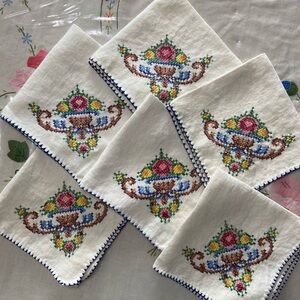 Bundle of: 6 Embroidered Floral Table Napkins - Cream